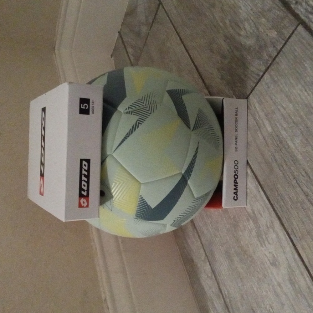 LOTTO Campo500 32-Panel Soccer Ball